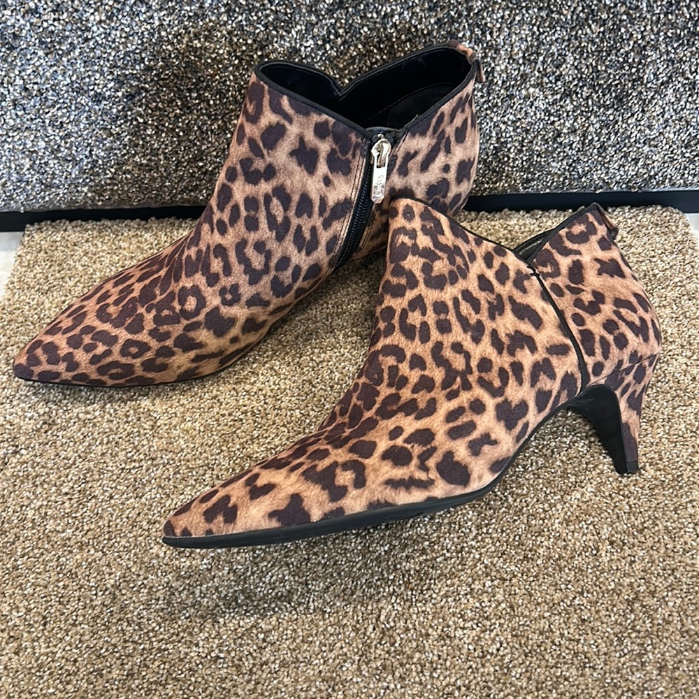 Circus Sam Edelman booties. 2.5” heal.  Animal print.  Brown/tan. Inside zipper